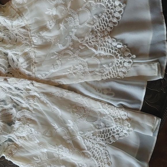 3/$40 BKE Boutique Lace Blouse Size Med - Picture 6 of 12